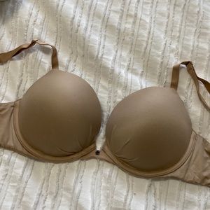Nude VS bra